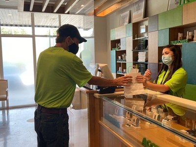 Long-time Truliever and patient Arnold Lawson makes first purchase of edibles on Tuesday, September 1, 2020, at Trulieve’s Tallahassee dispensary. (CNW Group/Trulieve Cannabis Corp.)